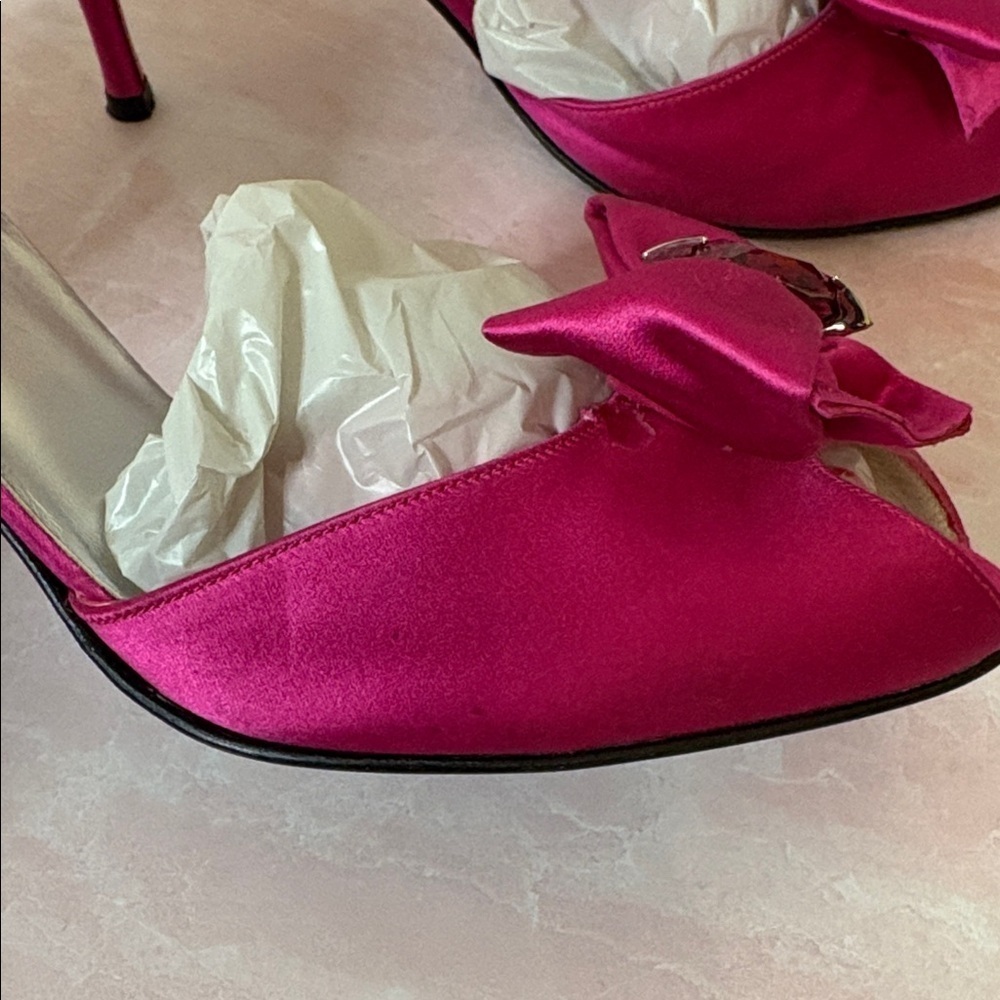 Stuart Weitzman Fuchsia Bow Heels - Picture 6 of 9